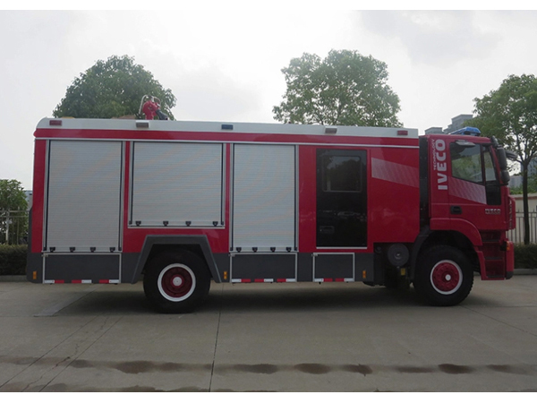 Iveco 8000L Water Foam Fire Fighting Rescue Truck with Crew Cab