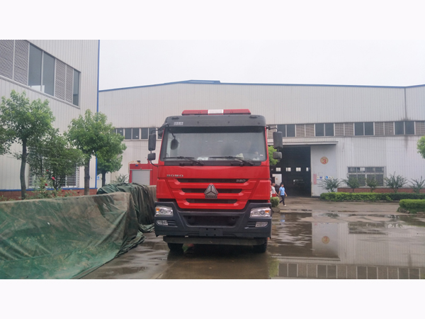 Sinotruck howo Heavy Duty 12000liters Water Tanker 4000liter Foam Tanker Fire Fighting Engine