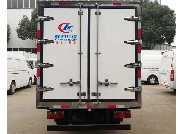 Japanese Chassis ISUZU 4.1 meters 13 Ton Freezer van for sales