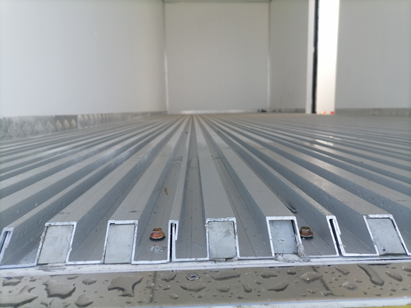 Shacman L3000 Heavy Duty Reefer Refrigeration Refrigerated Freezer Vans truck For Sale