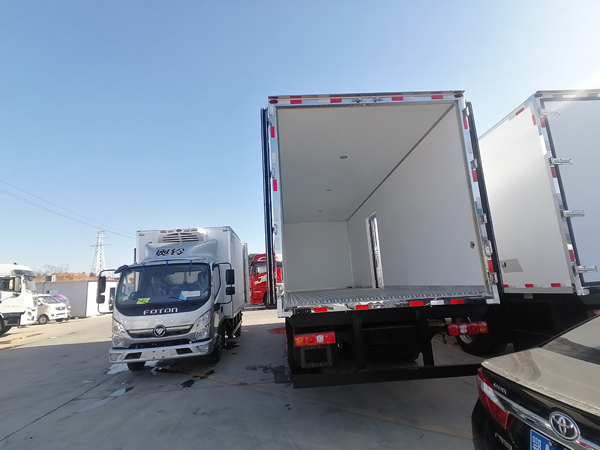 Shacman L3000 Heavy Duty Reefer Refrigeration Refrigerated Freezer Vans truck For Sale
