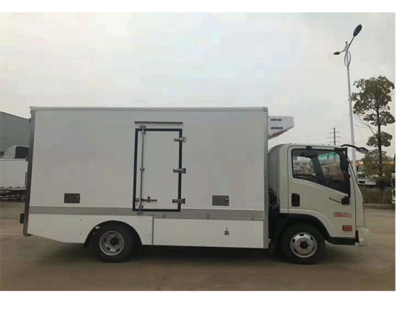 Dayun 130HP Electric Engine Refrigerated Truck With 16 Cubic Meters of Box