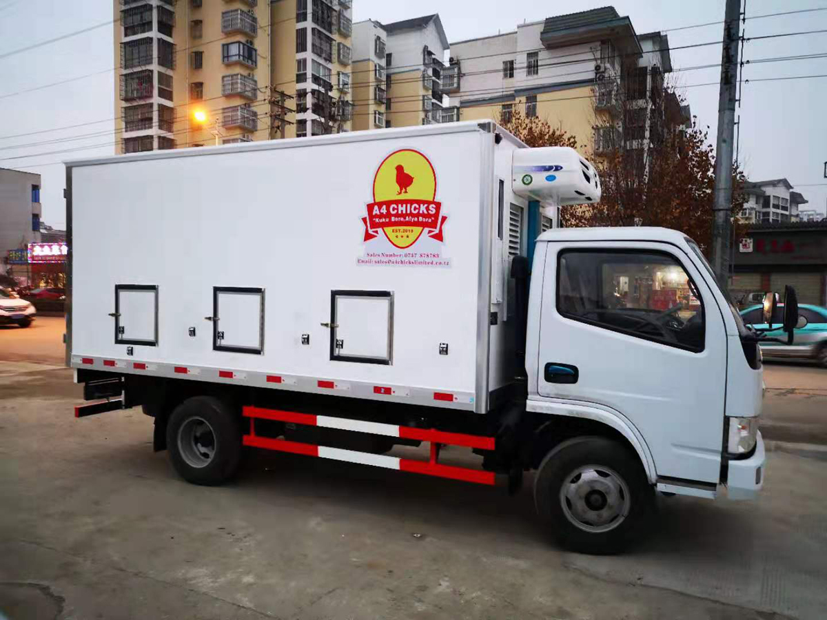 Dongfeng 3 Ton Van Chicks Transported Truck with Colling Reefer And Adjusted Temperature Freely 