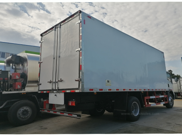6 Wheels Sino HOWO 6m 10 Ton 15 Ton Cargo Rhd Box Freezer Refrigerator Van Truck for Meat and Fish Transport We Export to Mauritius