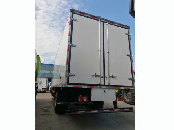6 Wheels Sino HOWO 6m 10 Ton 15 Ton Cargo Rhd Box Freezer Refrigerator Van Truck for Meat and Fish Transport We Export to Mauritius