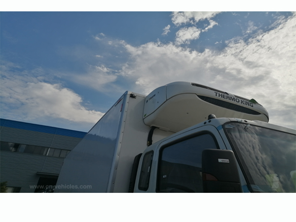 6 Wheels Sino HOWO 6m 10 Ton 15 Ton Cargo Rhd Box Freezer Refrigerator Van Truck for Meat and Fish Transport We Export to Mauritius