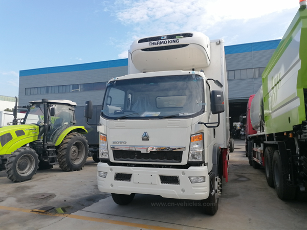 6 Wheels Sino HOWO 6m 10 Ton 15 Ton Cargo Rhd Box Freezer Refrigerator Van Truck for Meat and Fish Transport We Export to Mauritius