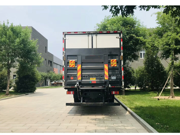 Sinotruck Howo  Man Engine 10-15 Ton -5 Degree to -15 Degree Refrigerator / Freezer Vehicles For Sales