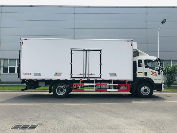 Sinotruck Howo  Man Engine 10-15 Ton -5 Degree to -15 Degree Refrigerator / Freezer Vehicles For Sales