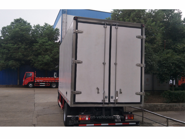 Sinotruk HOWO 5Ton to 30 Ton Freezer Refrigerated Fridge Van Truck For Transport
