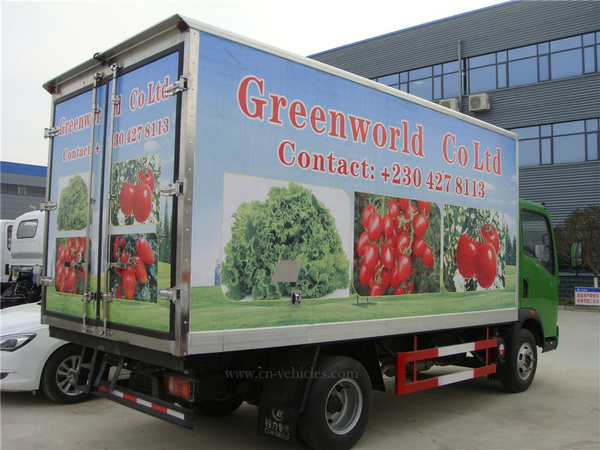 Sino HOWO Euro3 Diesel 6 Wheel 8 Ton Right Hand Drive Cooling Box Truck for Sale