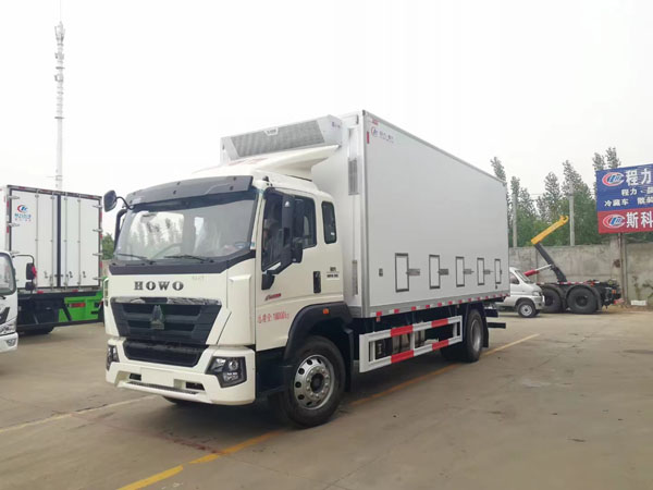 How much does a sinotruck howo day old chick transport Truck cost