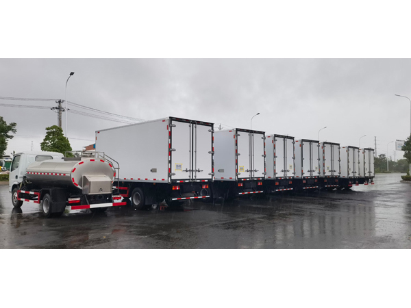 5 unit Sinotruk howo Refrigerated Truck , 2 Unit Dongfeng dfac refrigeration Truck , and 1 unit 6000 liter Milk Tanker Truck delivery to Horgos Port