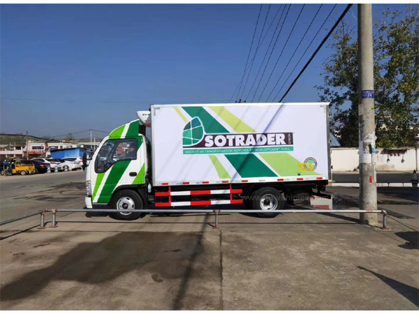 Isuzu 3 Ton 5 Ton 10 Ton Freezer Truck Refrigerator Truck Refrigerated Truck We Export to Gabon