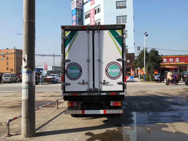 Isuzu 3 Ton 5 Ton 10 Ton Freezer Truck Refrigerator Truck Refrigerated Truck We Export to Gabon