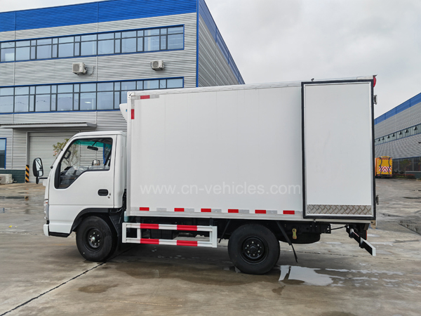 Japan Isuzu 4-5tons Refrigeration Refrigerator Freezer Cargo Van Truck