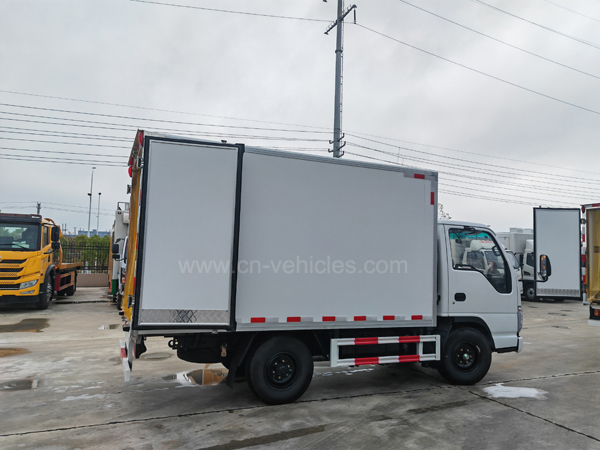 Japan Isuzu 4-5tons Refrigeration Refrigerator Freezer Cargo Van Truck