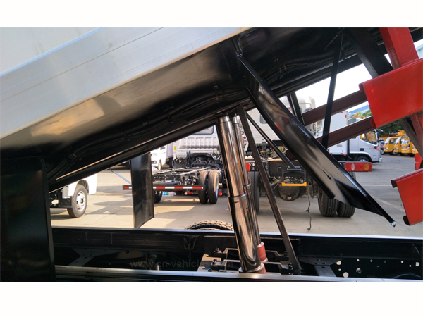 JMC brand 5 Tons Refrigerated Vans For With Lift System