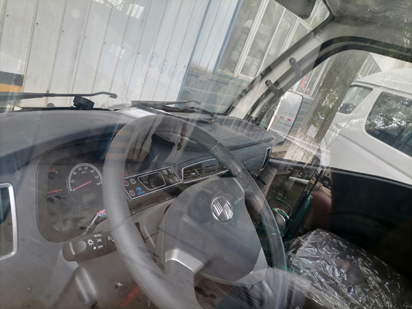 Yuejin 3 ton Refrigerated Box Van Refrigerator Freezer Cooling Truck With Iveco Technical To Transport Ice Cream