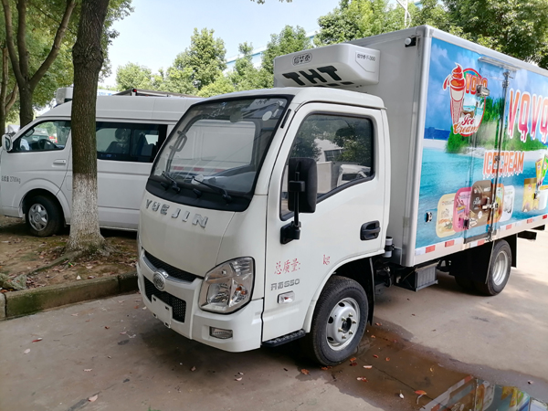 Yuejin 3 ton Refrigerated Box Van Refrigerator Freezer Cooling Truck With Iveco Technical To Transport Ice Cream
