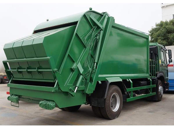12m3 Waste Management Trash Truck , 12cbm Rear Loader Howo Waste Compactor Truck