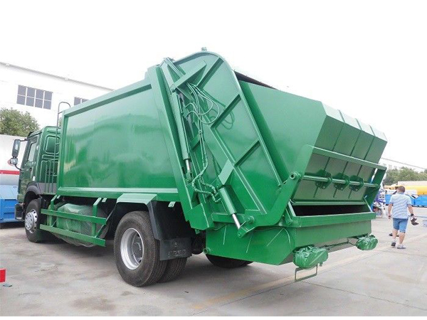 12m3 Waste Management Trash Truck , 12cbm Rear Loader Howo Waste Compactor Truck