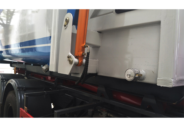 5 Tons Dongfeng DFAC Rear Load Hook on Garbage Truck