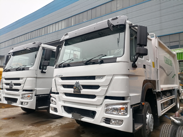 HOWO 10cbm 4*2 Diesel Compactor Garbage Truck Price for Sale