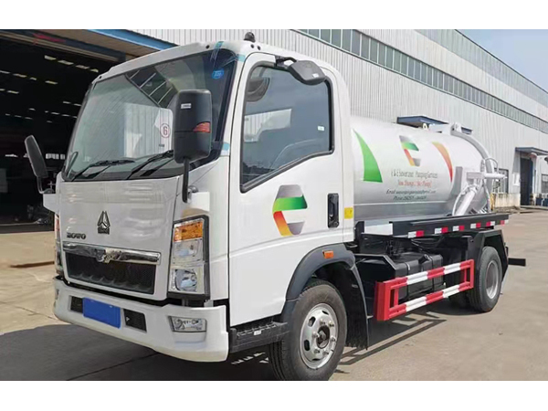 HOWO Rhd 5cbm Light Duty Sewage Tank Vacuum Truck