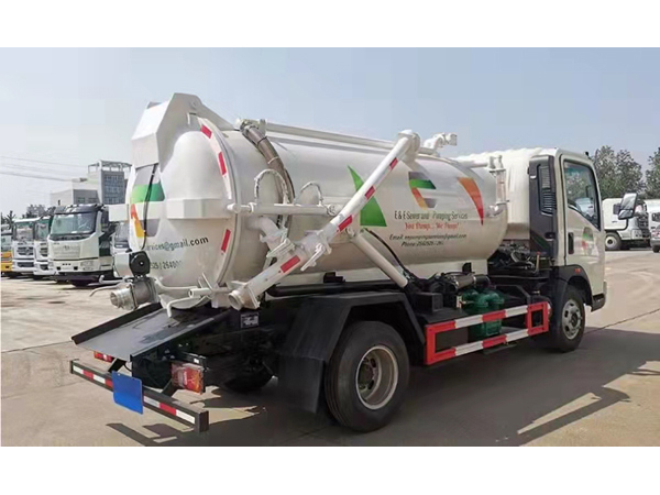 HOWO Rhd 5cbm Light Duty Sewage Tank Vacuum Truck