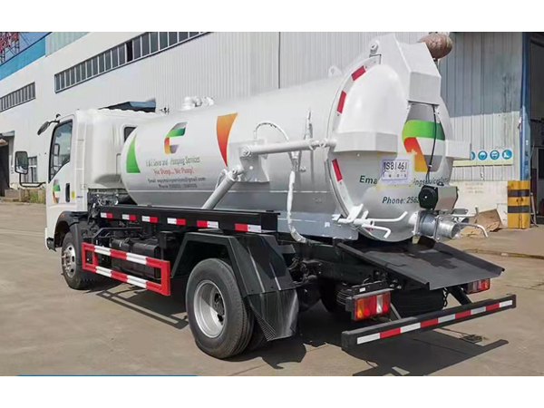 HOWO Rhd 5cbm Light Duty Sewage Tank Vacuum Truck