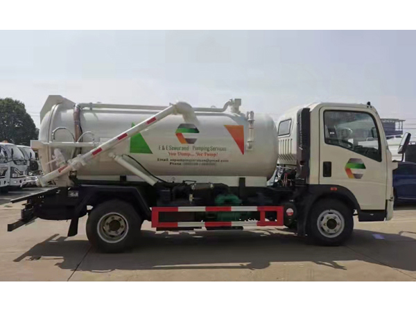 HOWO Rhd 5cbm Light Duty Sewage Tank Vacuum Truck