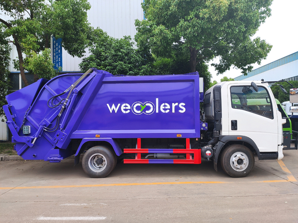 Sinotruck HOWO 8CBM RHD Garbage Compactor Truck Compressed Waste Truck with Chaochai Engine