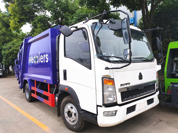Sinotruck HOWO 8CBM RHD Garbage Compactor Truck Compressed Waste Truck with Chaochai Engine