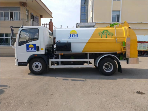Sinotruck howo 5cbm Side Loading Kitchen Food Waste Garbage Truck
