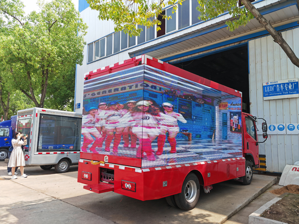 Forland Full Color P5 led mobile Digital Billboard Advertising Media Truck picture