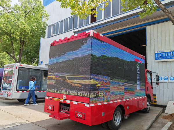 Forland Full Color P5 led mobile Digital Billboard Advertising Media Truck picture