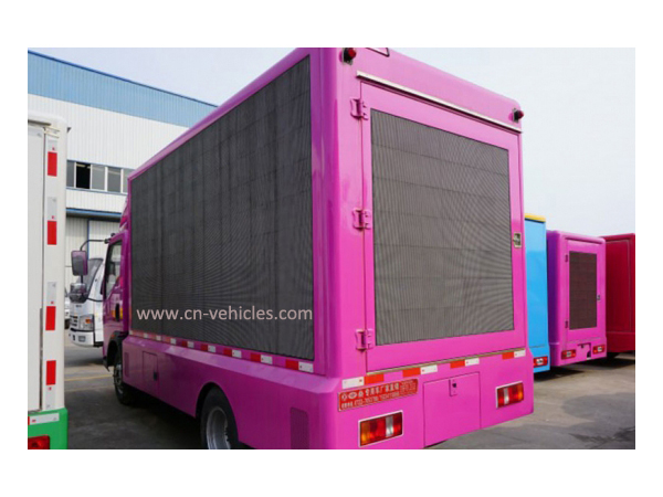 Sinotruck HOWO Outdoor or Indoor Appear Message LED Truck for Export