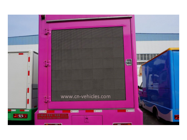 Sinotruck HOWO Outdoor or Indoor Appear Message LED Truck for Export