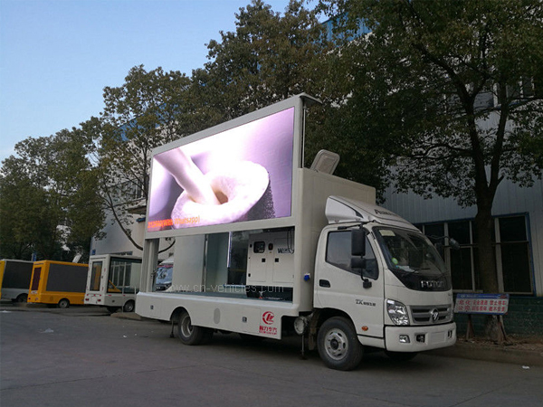 P6 Scrolling Billboard Truck , Led Wall Truck For Products Promotion
