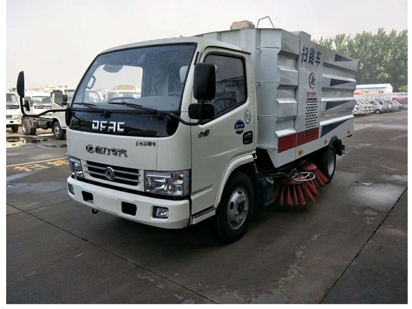 4000L Dongfeng Sweeper Truck Cleaning Road Vacuum Road Dust Suction Truck for Sale