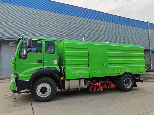 Sinotruck HOWO RHD Diesel Road Garbage Vacuum Sweeper Street Suction Truck