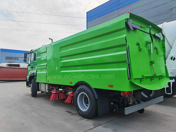 Sinotruck HOWO RHD Diesel Road Garbage Vacuum Sweeper Street Suction Truck