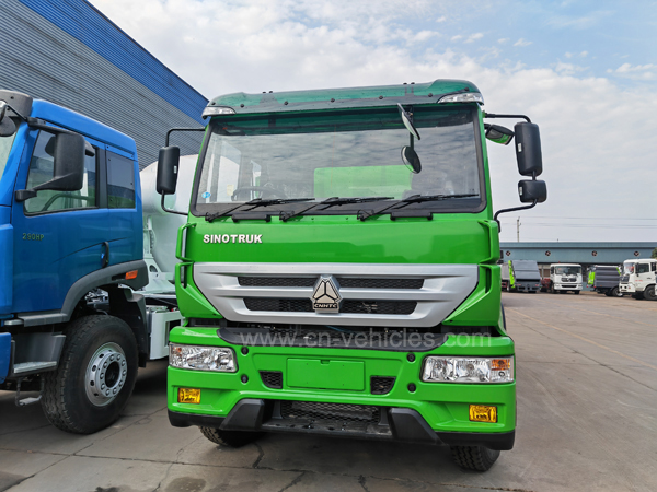 Sinotruck HOWO RHD Diesel Road Garbage Vacuum Sweeper Street Suction Truck