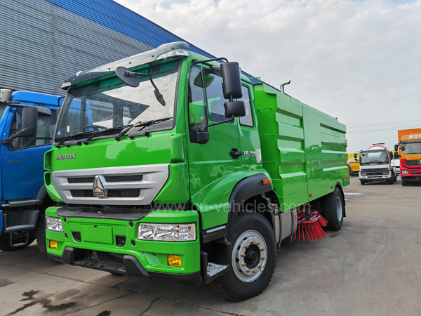 Sinotruck HOWO RHD Diesel Road Garbage Vacuum Sweeper Street Suction Truck