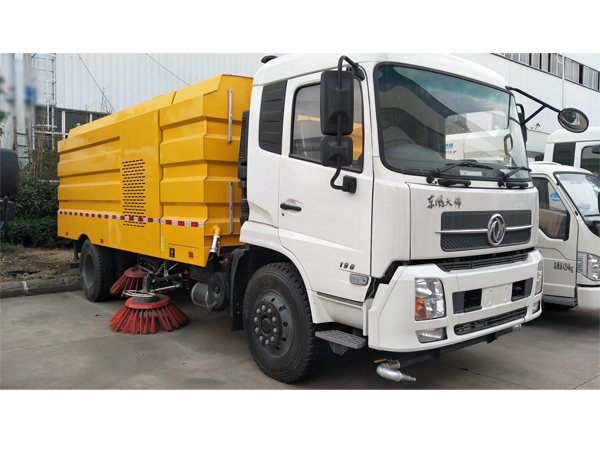 Dongfeng Road Street Sweeper Truck Road Sweeper Machine for Sales