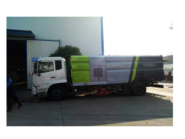 Dongfeng 6 to 20 Kilometers Street Sweeper Road Sweeper with Vacuum Pumper