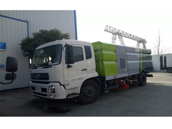 Dongfeng 6 to 20 Kilometers Street Sweeper Road Sweeper with Vacuum Pumper
