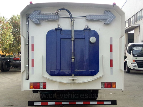 Isuzu 120hp Road Washing and Sweeper Truck Mobile Cleaning Tanker Vehicle with 4cbm Water and 5cbm Dust