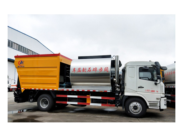 SHACMAN 4x2 Synchronous Chip Seal Spreader Truck